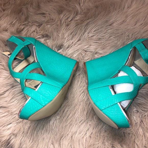 Wedge - Picture 2 of 3